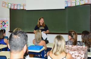 Responsáveis pelos estudantes da Educação Infantil e 1º Ano participaram de reuniões que os preparam para o início do ano letivo, nesta terça