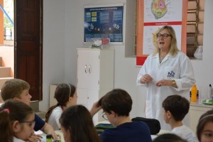 Aula prática sobre bactérias do bem - Colégio Notre Dame  (54)